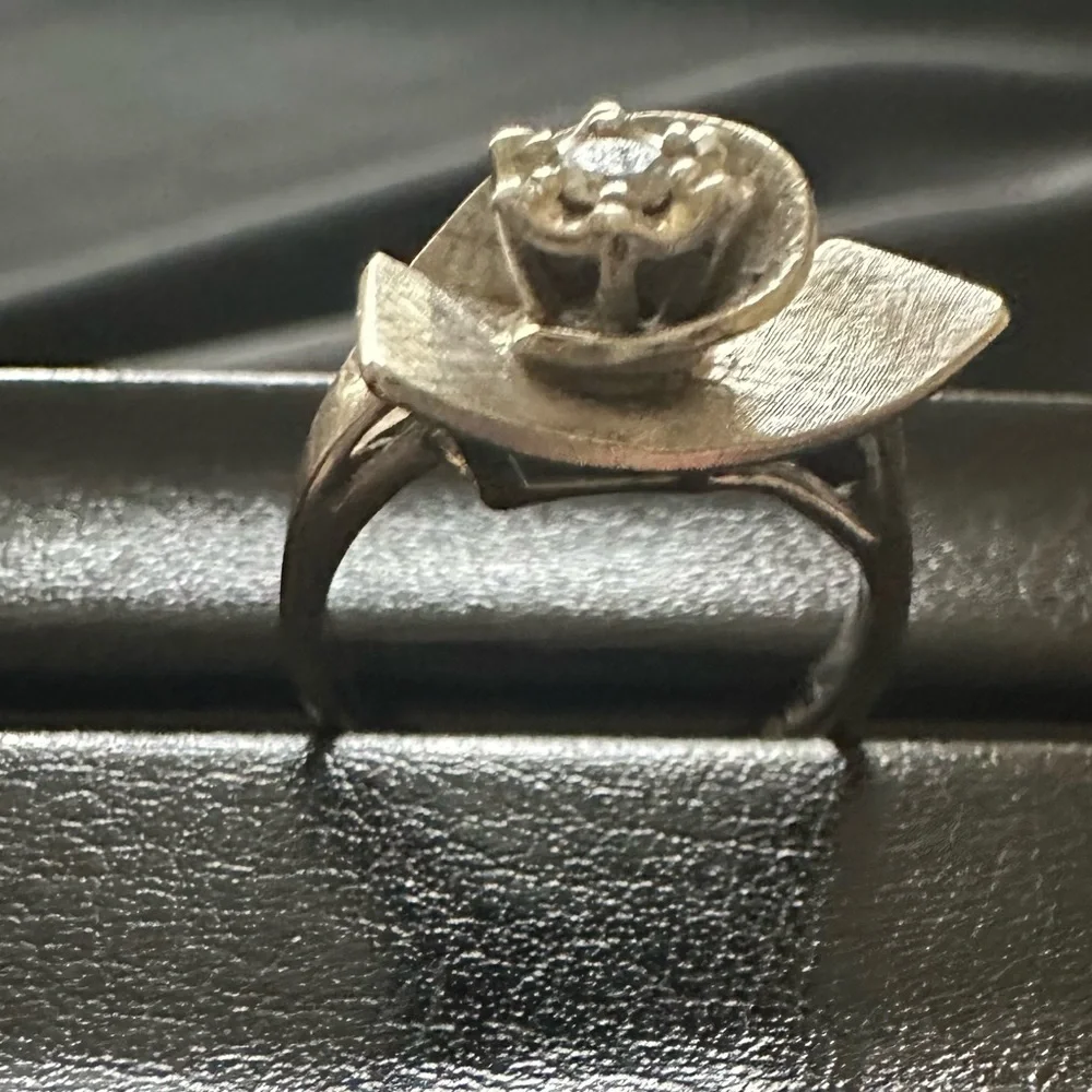 14k White Gold Diamond Ring Size 5 1/2 - Picture 7 of 13